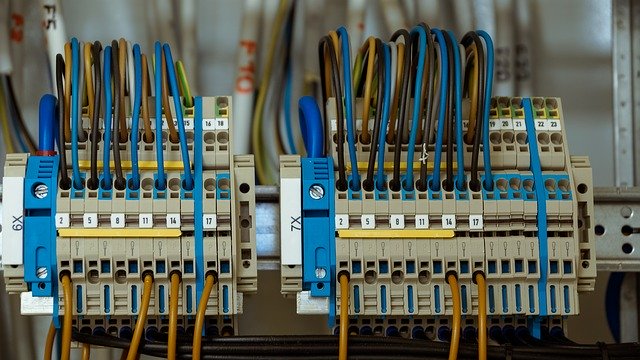 Pourquoi recourir à un professionnel de l’électricité en cas de problèmes électrique à domicile